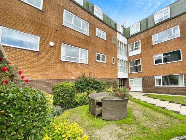 Flat for sale in Heaton, Lee Bank