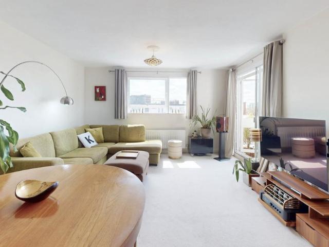 Flat for sale in St. John's Wood, Greater London