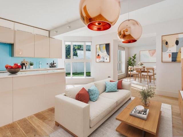 Flat for sale in Balham, Greater London