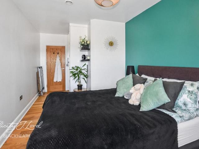 Flat for sale in Welling, Greater London
