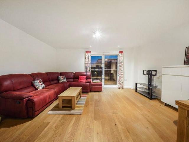 Flat for sale in Isle Of Dogs, Greater London