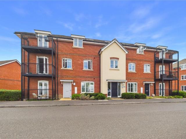 Flat for sale in Shinfield, Three Mile Cross