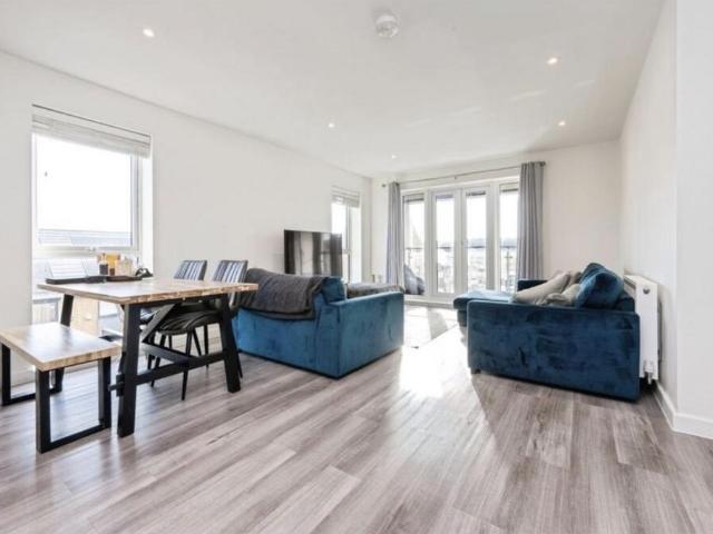 Flat for sale in Houghton Regis, Bedfordshire
