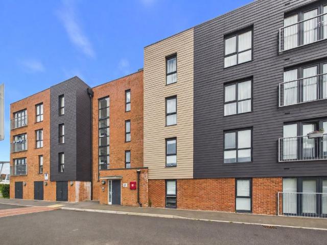 Flat for sale in Gloucester, Gloucestershire