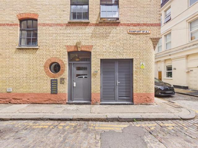 Flat for sale in St. George in the East, Whitechapel