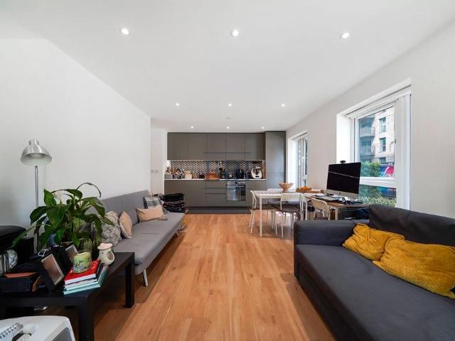 Flat for sale in Colindale, Greater London