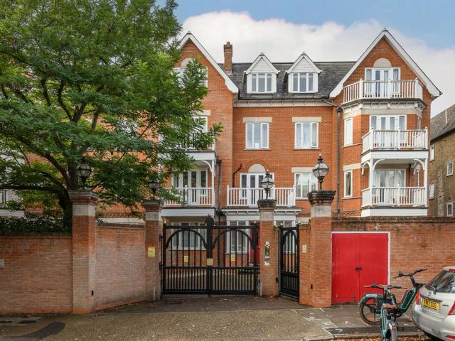 Flat for sale in London Borough of Merton, Greater London