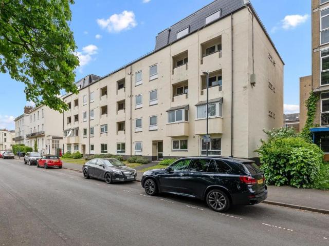 Flat for sale in Milverton, Warwick