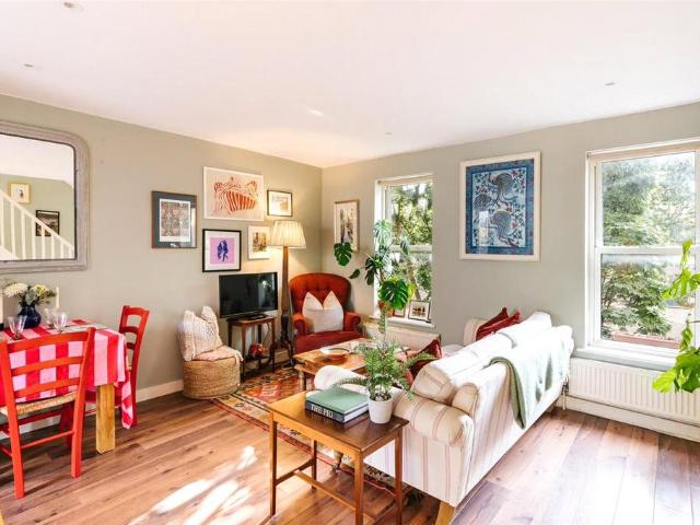 Flat for sale in Barnsbury, Greater London