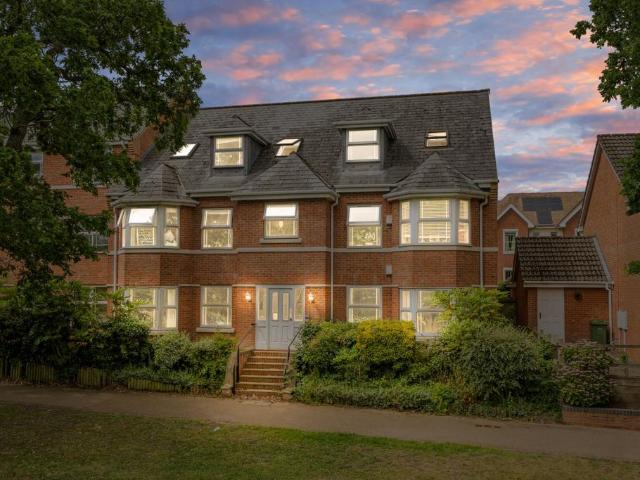 Flat for sale in Blossomfield, West Midlands