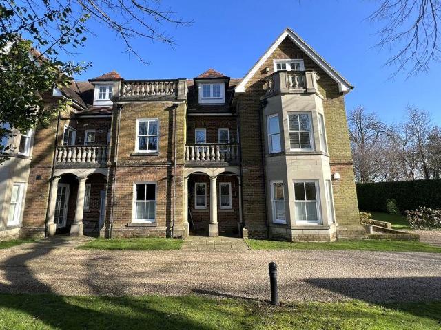 Flat for sale in Ash, Kent