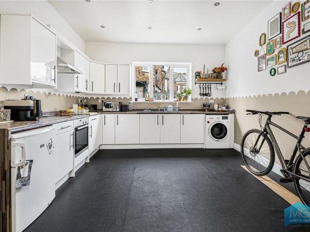 Flat for sale in Crouch End, Greater London