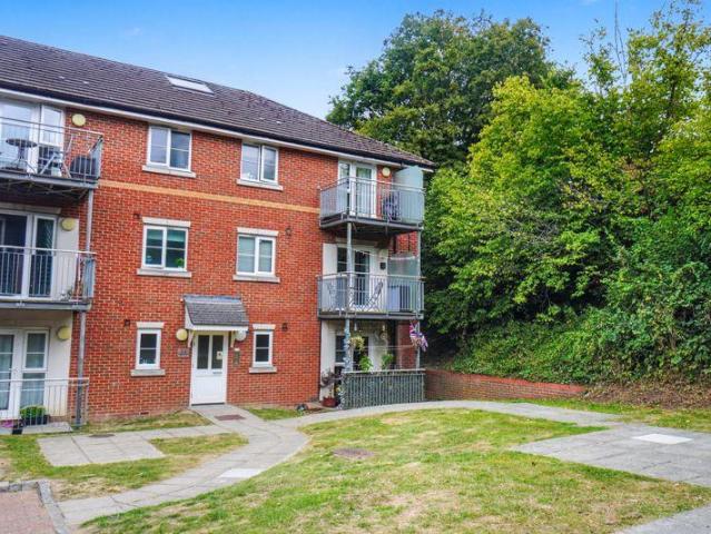 Flat for sale in Castlefield, Cressex