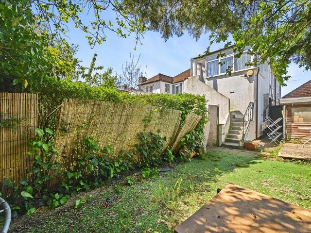 Flat for sale in Dollis Hill, Greater London
