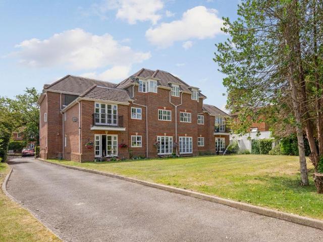 Flat for sale in Ashley Park, Surrey