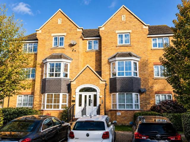 Flat for sale in Queens Park, Bedford