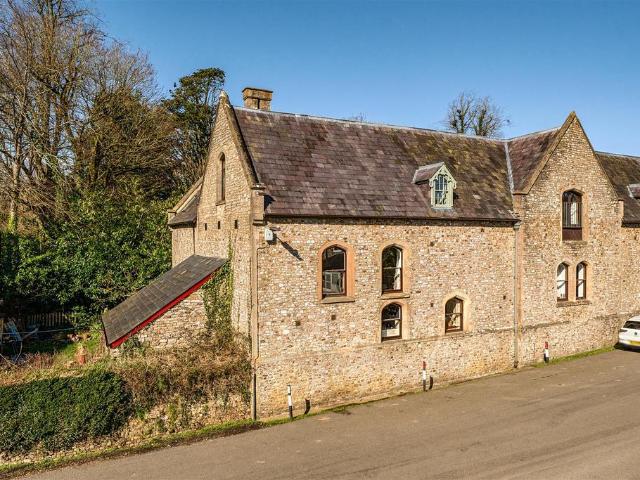 Flat for sale in Budlake, Devon