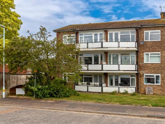 Flat for sale in West Worthing, Worthing