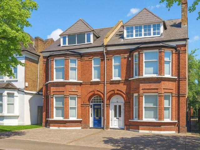 Flat for sale in East Dulwich, Greater London