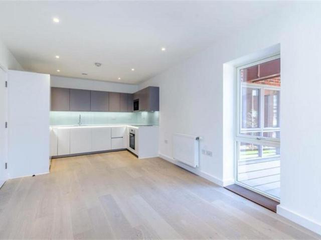 Flat for sale in Brent Cross, Greater London