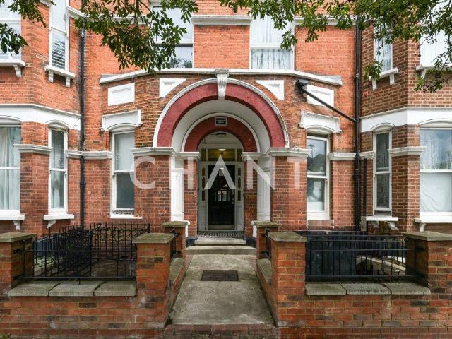 Flat for sale in Saint Pancras, Greater London