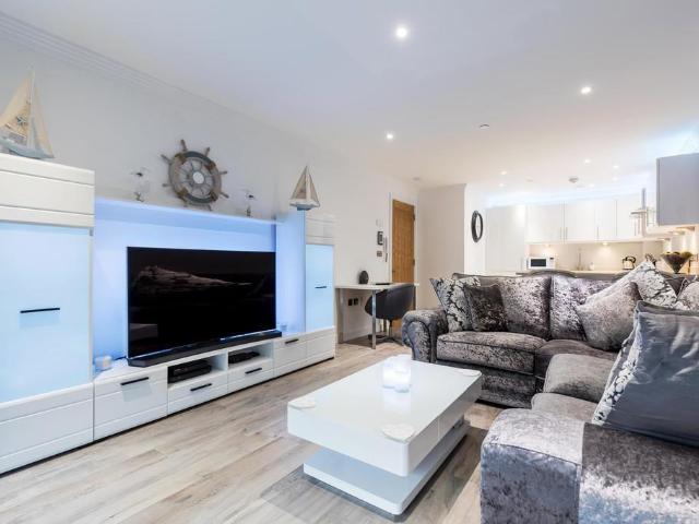 Flat for sale in Black Friars, Old Wharf