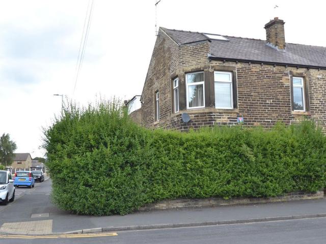 Flat for sale in Wrose, West Yorkshire
