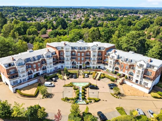 Flat for sale in North Ascot, Ascot