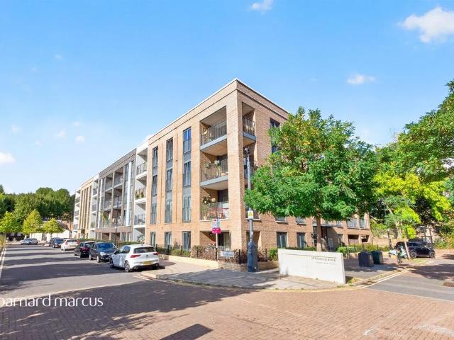 Flat for sale in Myatt's Fields, Greater London