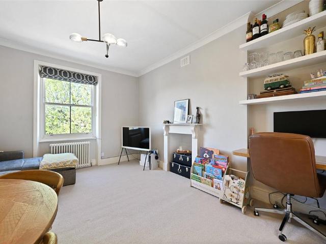 Flat for sale in West Kensington, Greater London
