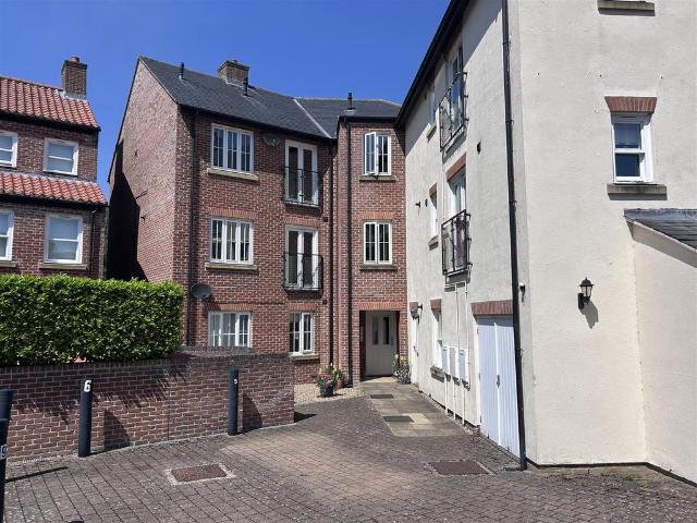 Flat for sale in Malton, North Yorkshire