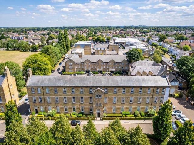 Flat for sale in Caterham on the Hill, Hillview