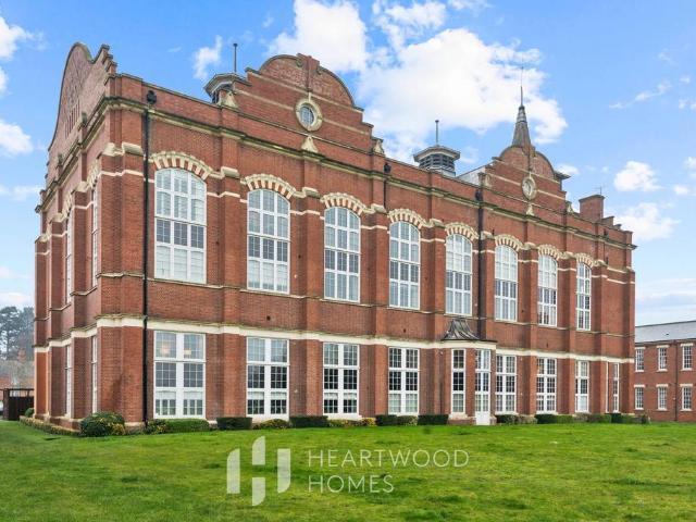 Flat for sale in Frogmore, Five Acres