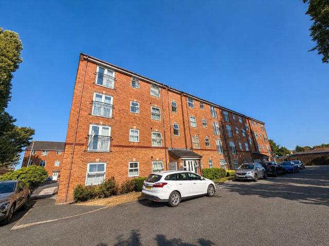 Flat for sale in Calderstones