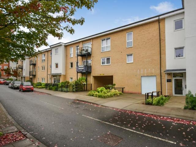 Flat for sale in Whitley, Reading