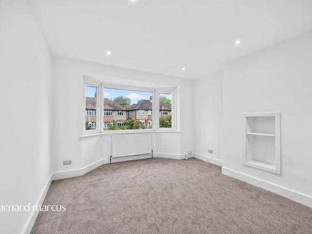 Flat for sale in Sutton New Town, Greater London