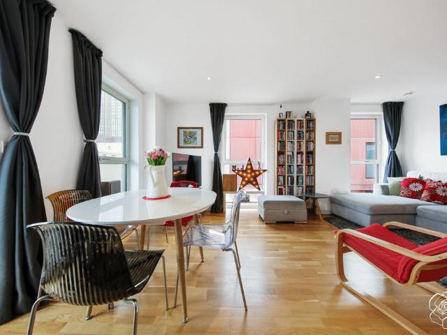 Flat for sale in Stratford Marsh, Greater London