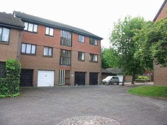 Flat for sale in Beckton, Greater London