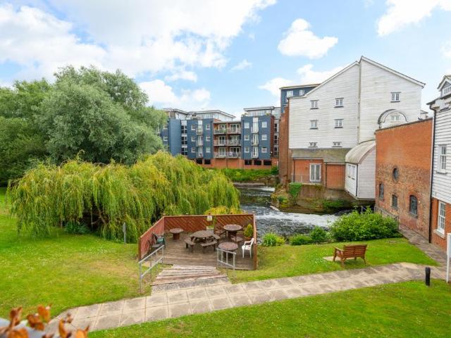 Flat for sale in Barracks, The Bridge