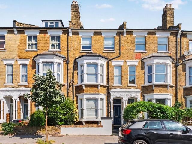 Flat for sale in Gospel Oak, Greater London