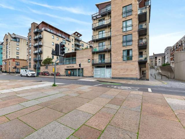 Flat for sale in Holyrood, Old Town