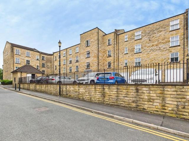 Flat for sale in Priestthorpe, Crossflatts