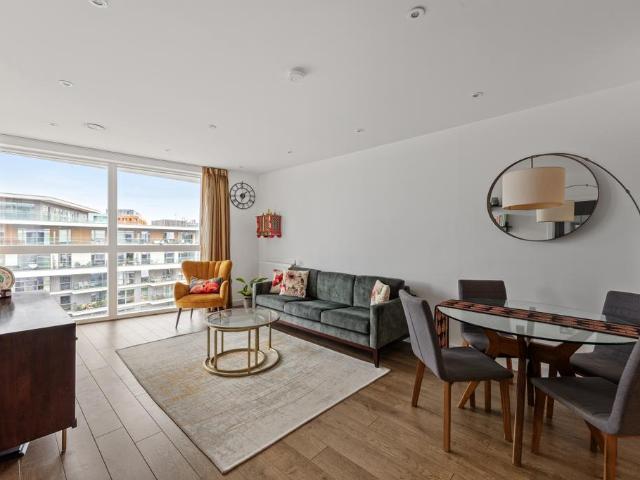 Flat for sale in East Greenwich, Greater London