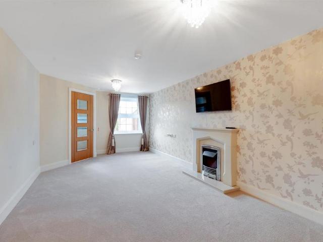 Flat for sale in Ongar, Epping