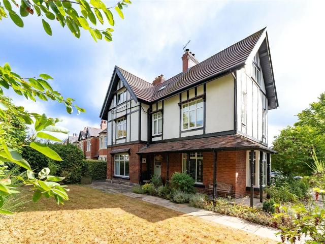 Flat for sale in West Yorkshire
