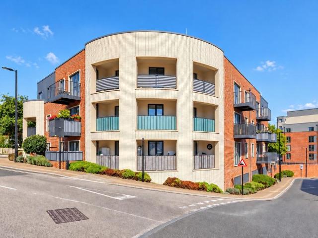 Flat for sale in High Wycombe Community Board, High Wycombe