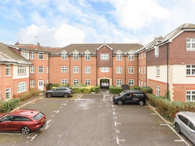 Flat for sale in Row Town, Surrey