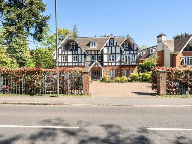 Flat for sale in Gerrards Cross, Denham