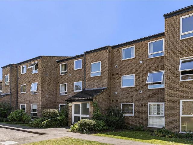 Flat for sale in Putney, Greater London