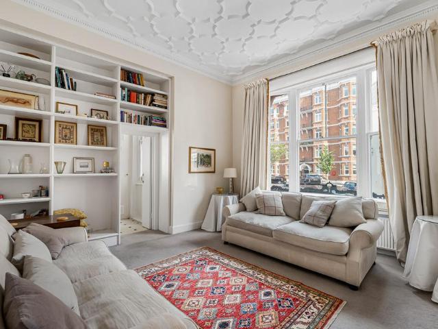 Flat for sale in Chelsea, Greater London